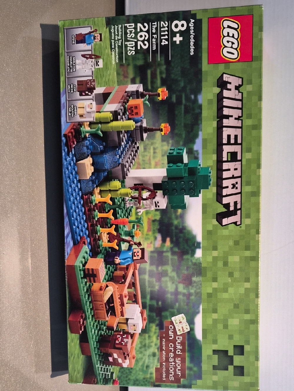 Lego Minecraft Farm Playset in Green, Brown, Blue